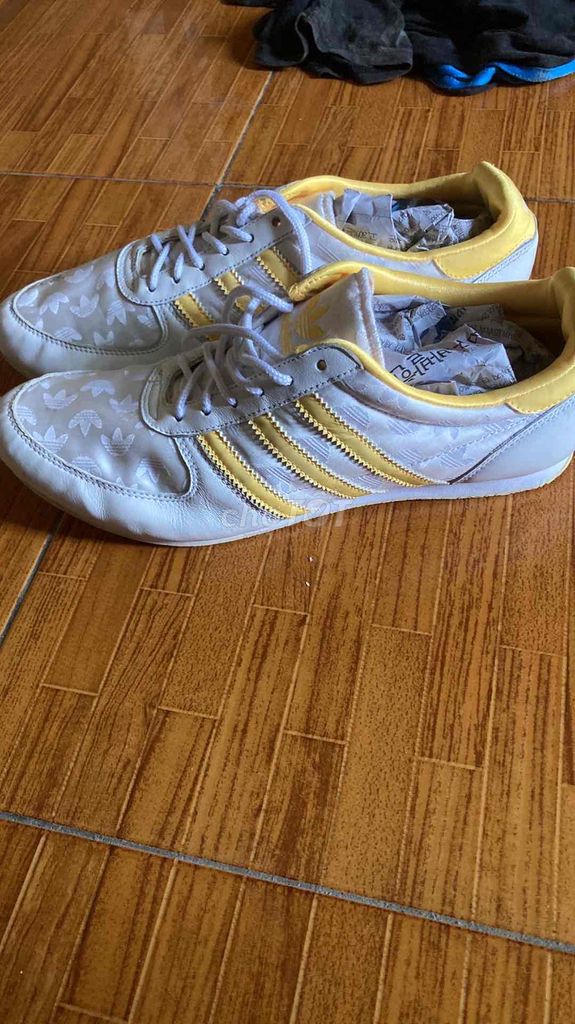 Giày thể thao Adidas nữ size 40. Mua bán Giày dép tại Huyện Văn Giang Hưng Yên được đăng bởi Hoàng Thanh Khang hình 1