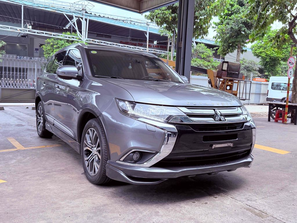Mitsubishi Outlander 2.0L Premium 2018 Серый