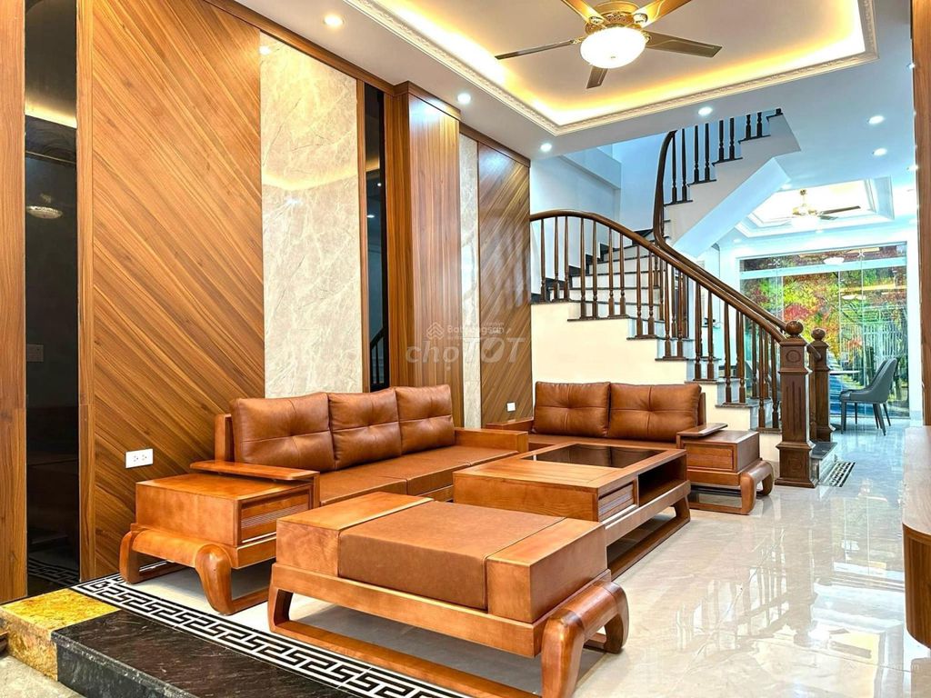 Siêu rẻ! Phố vip Hoàng Văn Thái nhà đẹp, ô tô đỗ, 40m ra phố, 42m2*4T.