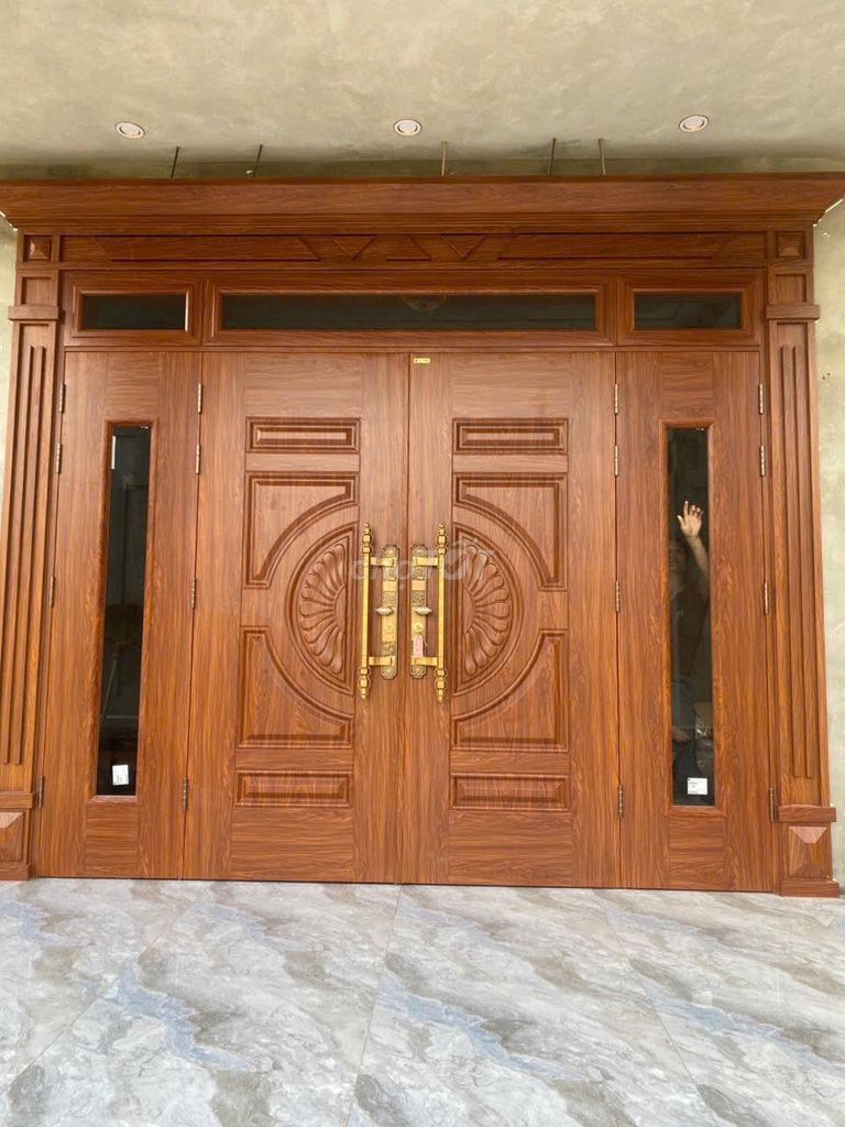 Cửa thép vân gỗ màu nâu - SaiGonDoor