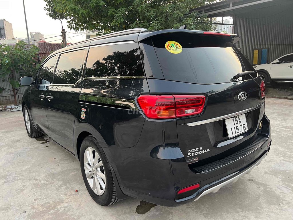 Kia Sedona Full бензин 2019 80000 км чёрный