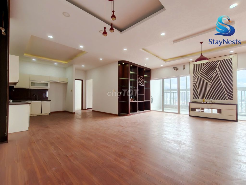 Аренда · 3 комн. · 194 м² · Quận Tân Bình, ул. Đường Phạm Văn Hai