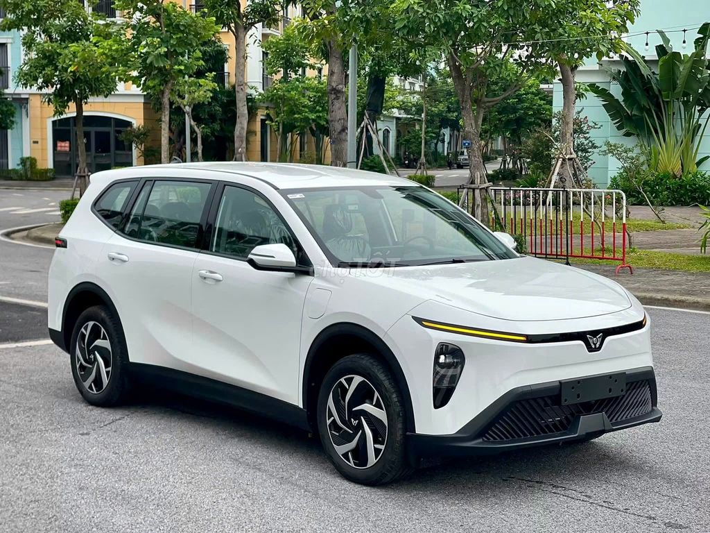 VinFast Limo Green 2026 новый белый электрический минивэн