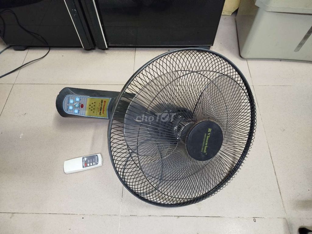 Quạt treo tường Điện Cơ Thống Nhất Đen cũ. Mua bán Quạt tại Quận Hoàng Mai Hà Nội được đăng bởi Lê Ngọc 1974 hình 1