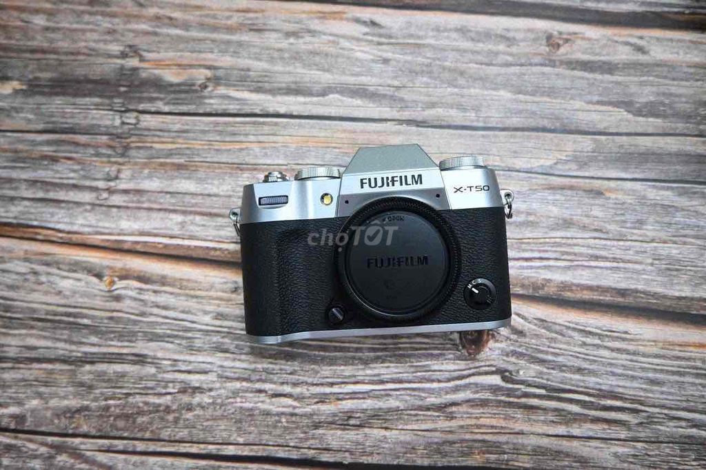 Fuji XT50 99% Silver kèm pin zin sạc for dây đeo