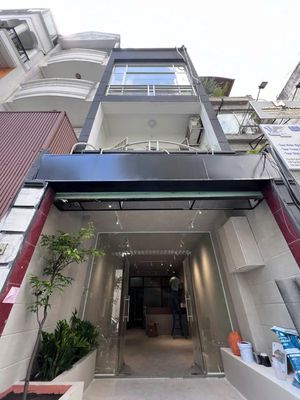 Аренда · 4 комн. · 80 м² · Quận 1, ул. Đường Nguyễn Văn Thủ