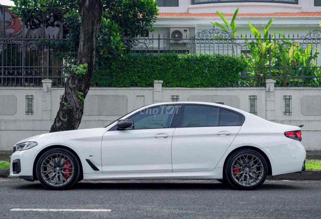 BMW 5 Series 2022 520i M Sport - 38000 km. Mua bán Ô tô tại Quận 7 Tp Hồ Chí Minh được đăng bởi Hoàng Anh Tuấn hình 3