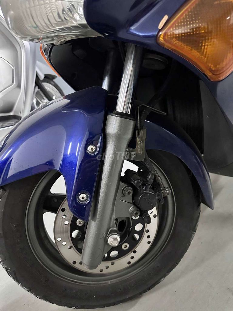 Синий скутер Suzuki Epicuro 150