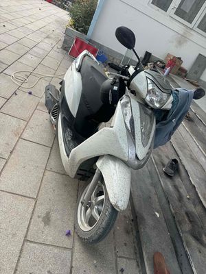 bx mình mua xe mới cần bán lead 2016 trắng.