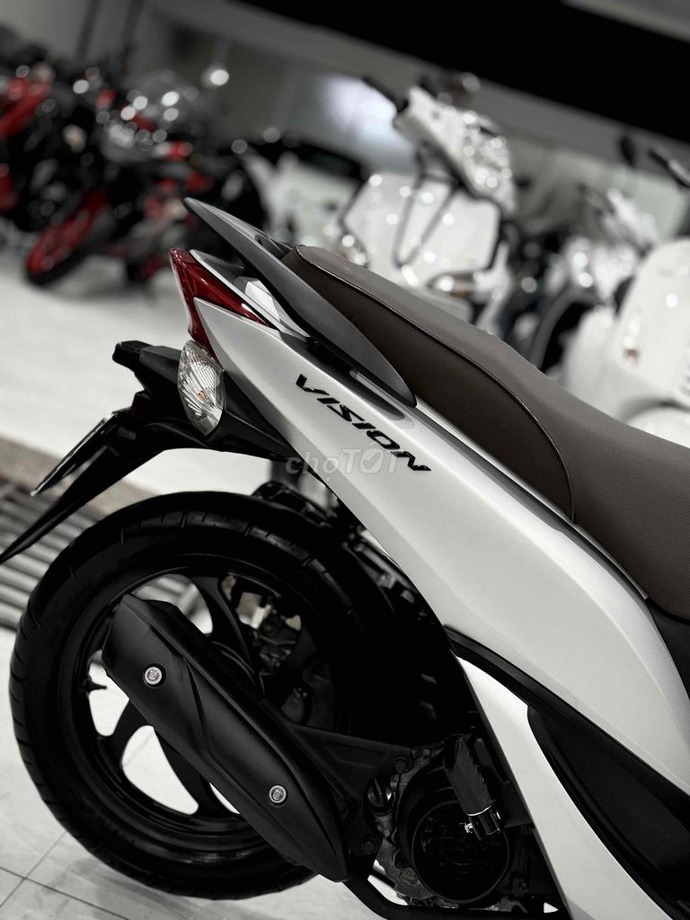 Honda Vision 2014 màu Bạc. Mua bán Xe máy tại Thị xã Phú Mỹ Bà Rịa - Vũng Tàu được đăng bởi Cửa Hàng Xe Máy Phú Mỹ hình 3