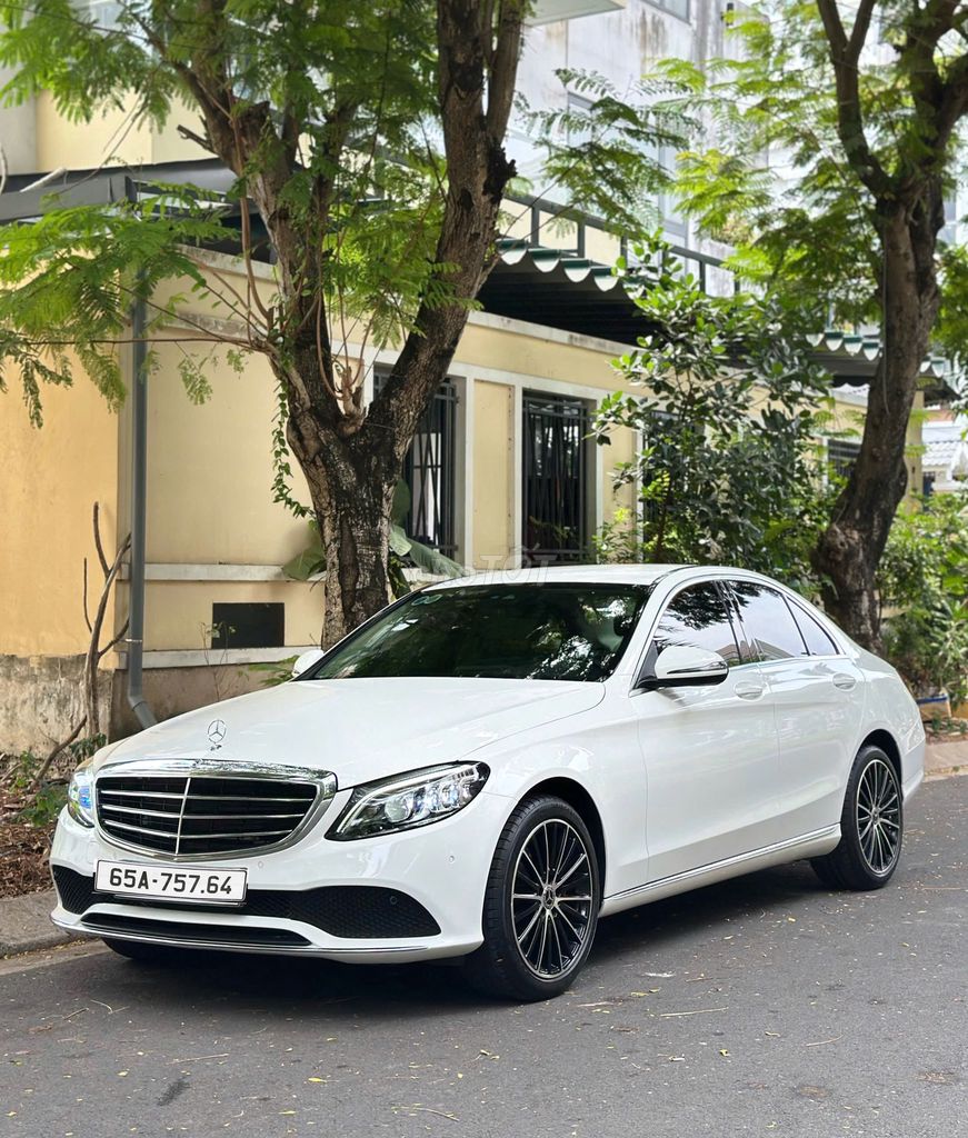 Mercedes-Benz C200 Exclusive Белый/Бежевый 2021, пробег 32 тыс. км