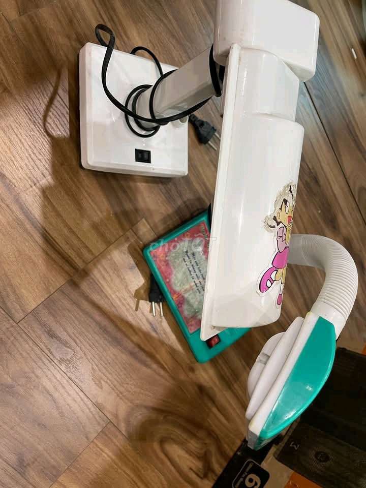 Đèn bàn nhựa màu trắng. Mua bán Đèn tại Quận Thanh Xuân Hà Nội được đăng bởi Phạm Tuấn hình 1