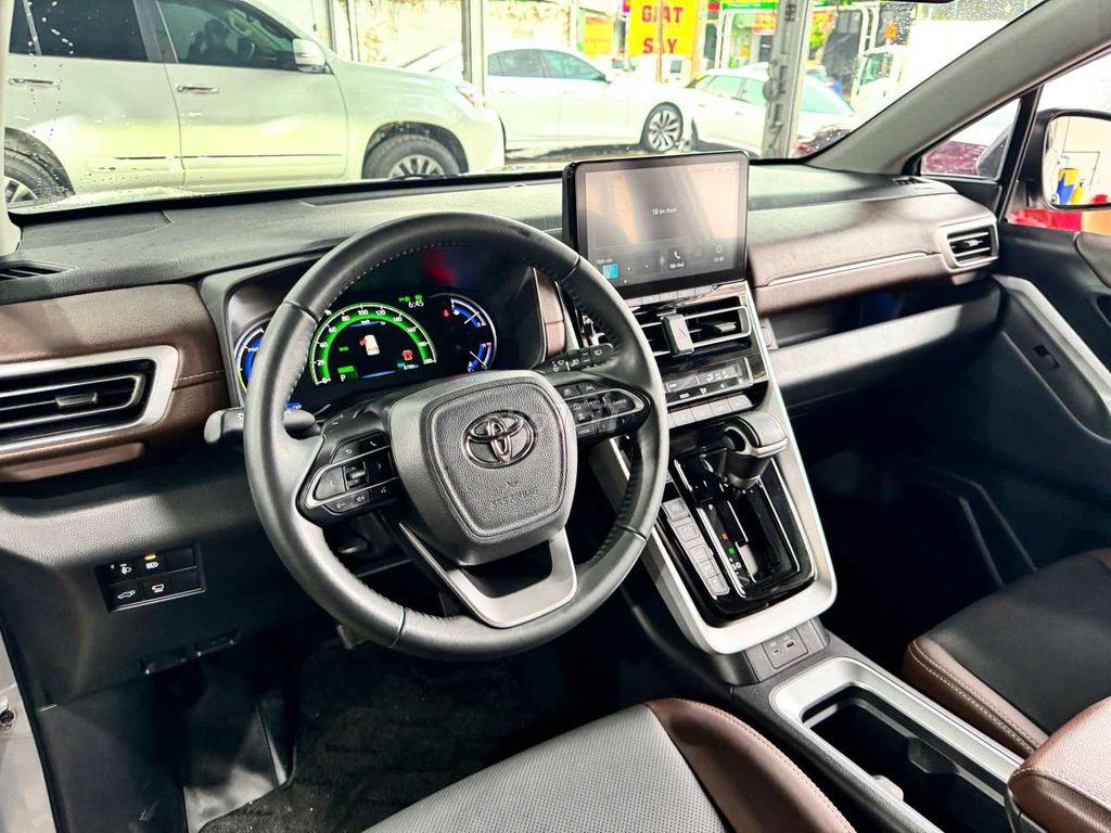 TOYOTA INNOVA CROSS HYBRID. Mua bán Ô tô tại Thành phố Thủ Đức Tp Hồ Chí Minh được đăng bởi Ms Hiệp  hình 10