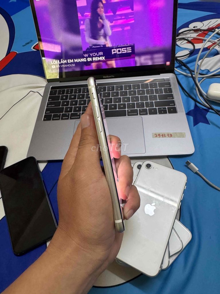 Apple iPhone SE2 64GB Trắng Quốc tế. Mua bán Điện thoại tại Huyện Hóc Môn Tp Hồ Chí Minh được đăng bởi Tuấn  hình 1