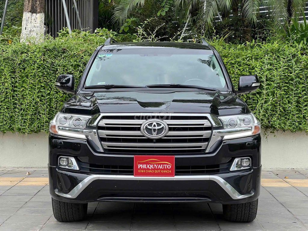 Toyota Land Cruiser 2016 VX 4.6 V8 siêu đẹp