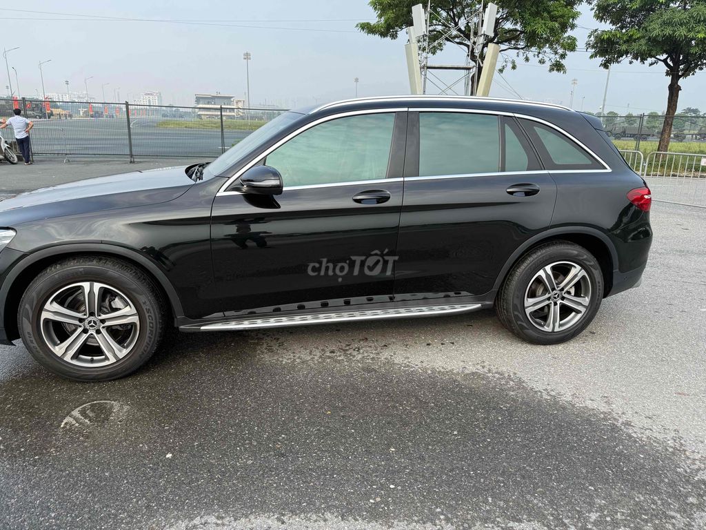 Chính chủ Bán xe Mercedes Benz GLC 2018. Mua bán Ô tô tại Quận Nam Từ Liêm Hà Nội được đăng bởi Quốc Toản hình 9