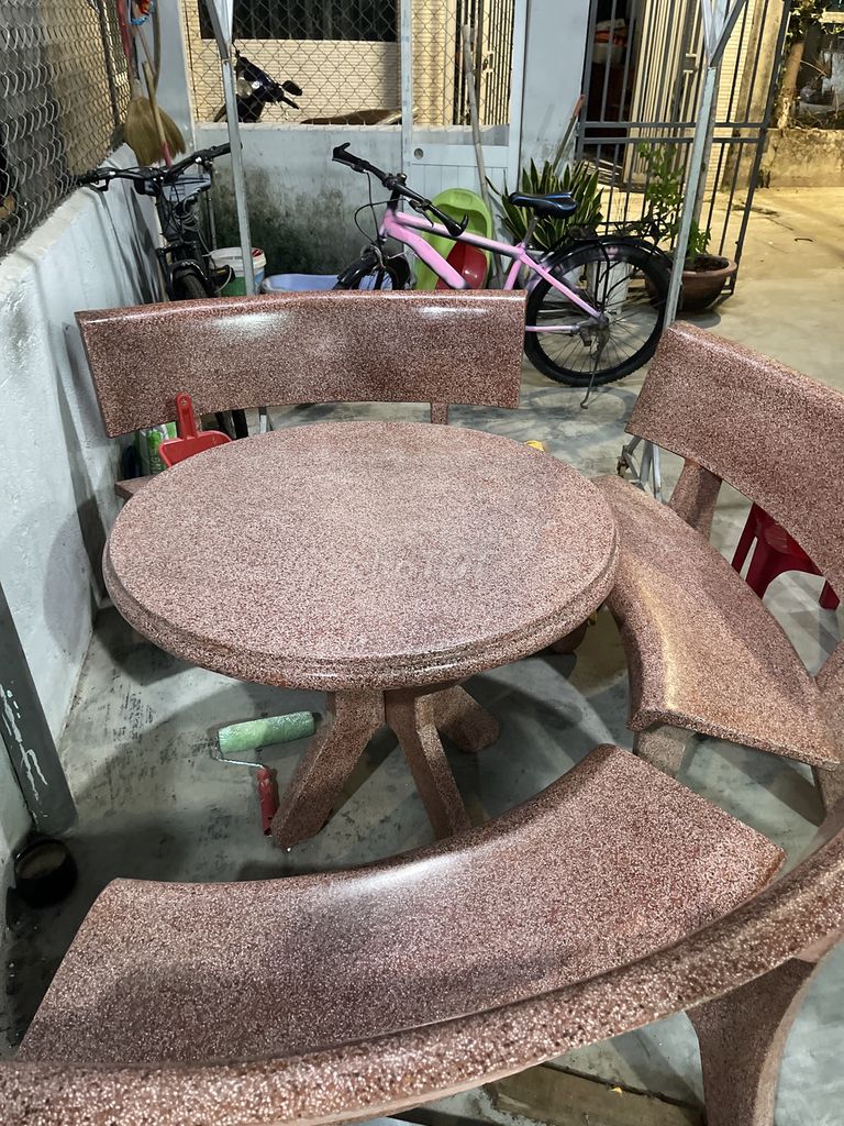Bộ bàn ghế Đá Nâu mới tinh. Mua bán Bàn ghế tại Quận Liên Chiểu Đà Nẵng được đăng bởi le anh dao hình 1