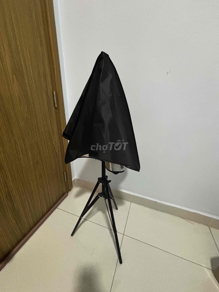 Đèn hắt sáng studio Đen. Mua bán Đèn tại Thành phố Dĩ An Bình Dương được đăng bởi Thúy Hiền hình 1