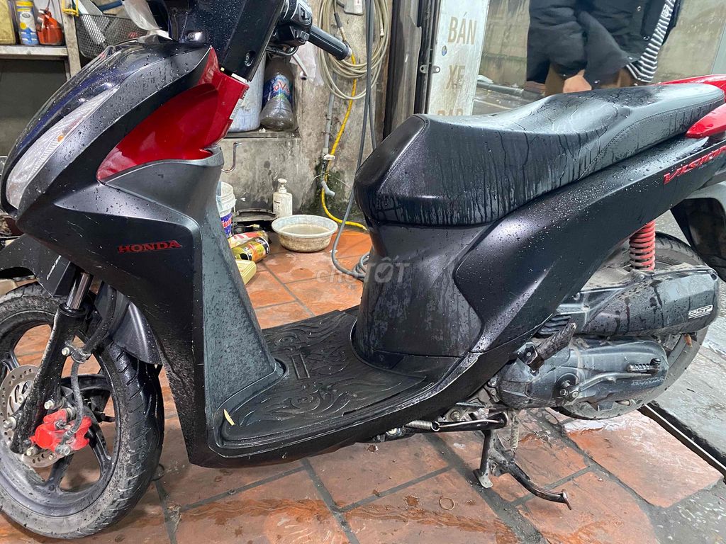 khách gần nhà nhờ đăng bán hộ xe vision 2015. Mua bán Xe máy tại Quận Tây Hồ Hà Nội được đăng bởi Anh Minh hình 1