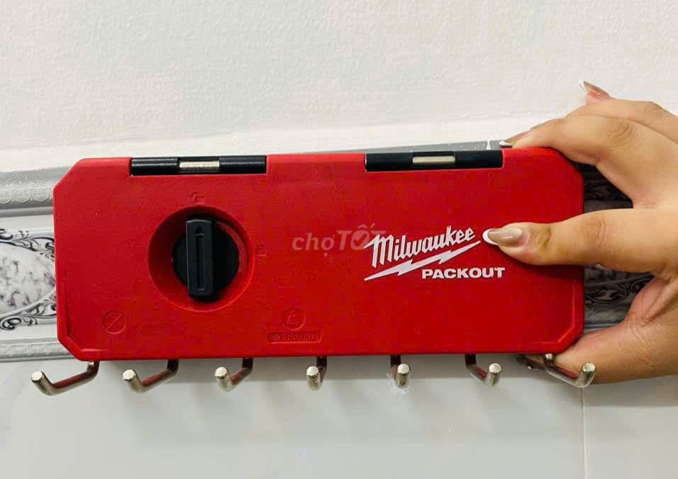 Móc treo tường Milwaukee PACKOUT Đỏ. Mua bán Đồ chuyên dụng, Giống nuôi trồng tại Quận Ninh Kiều Cần Thơ được đăng bởi Shop Thanh Lý Cần Thơ hình 1