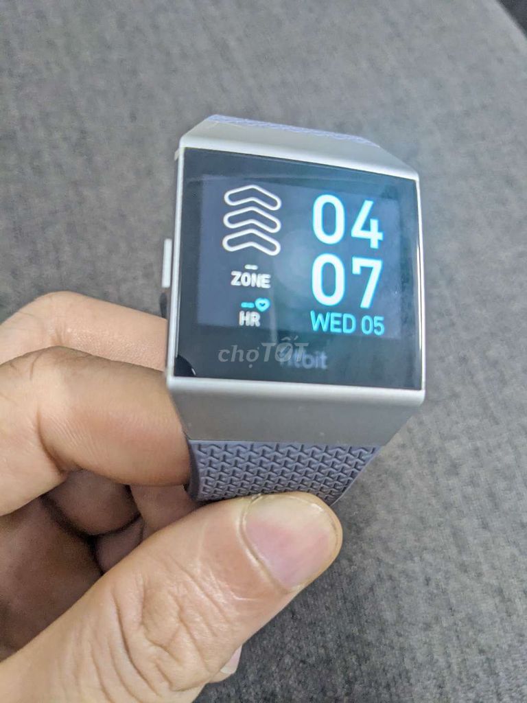 Fitbit Đồng hồ thông minh Xám. Mua bán Thiết bị đeo thông minh tại Quận Cầu Giấy Hà Nội được đăng bởi DŨNG DỄ DÃI LUXURY hình 1
