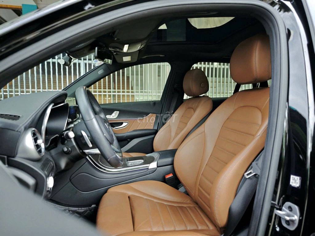 🔺MERCEDES GLC 300 4MATIC V1 MODEL 2023 ĐEN/NÂU. Mua bán Ô tô tại Quận 7 Tp Hồ Chí Minh được đăng bởi Tung hình 7