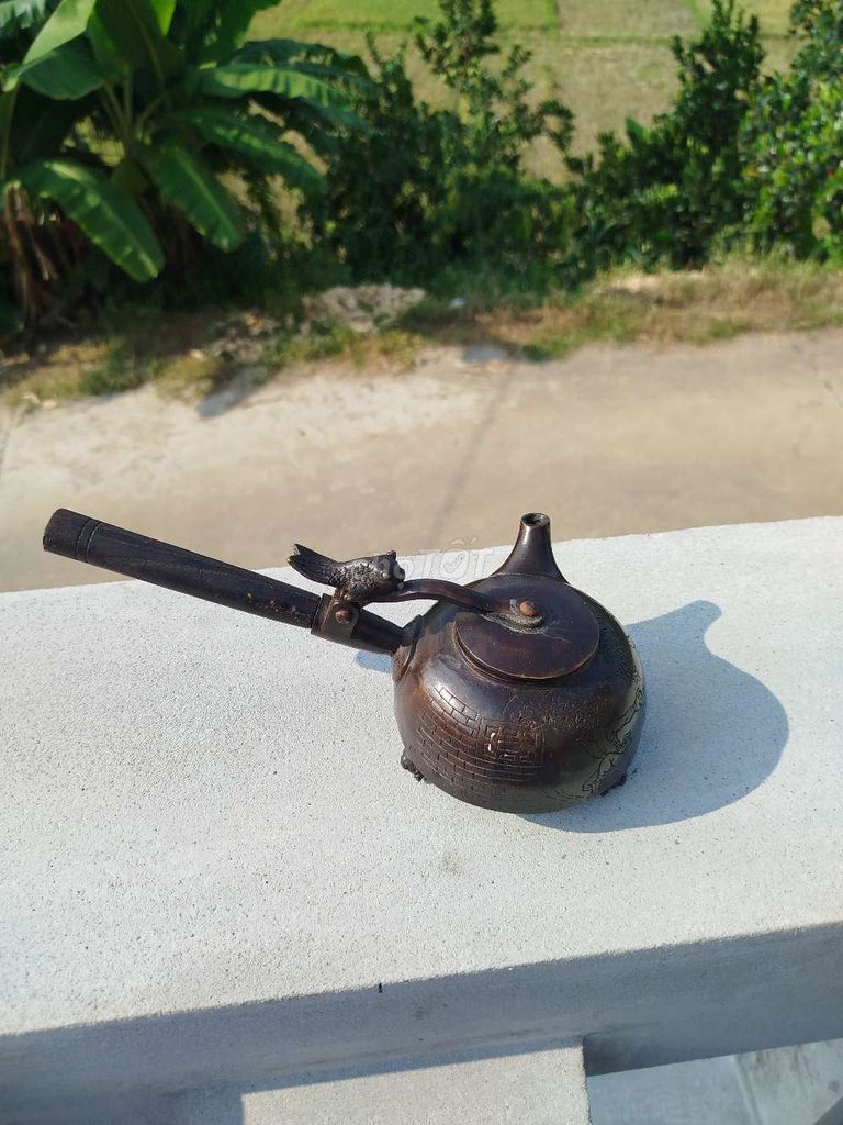 Ấm trà Đồng Cổ xưa Nâu đồng. Mua bán Đồ sưu tầm, đồ cổ tại Huyện Đoan Hùng Phú Thọ được đăng bởi Phong nguyễn hình 1