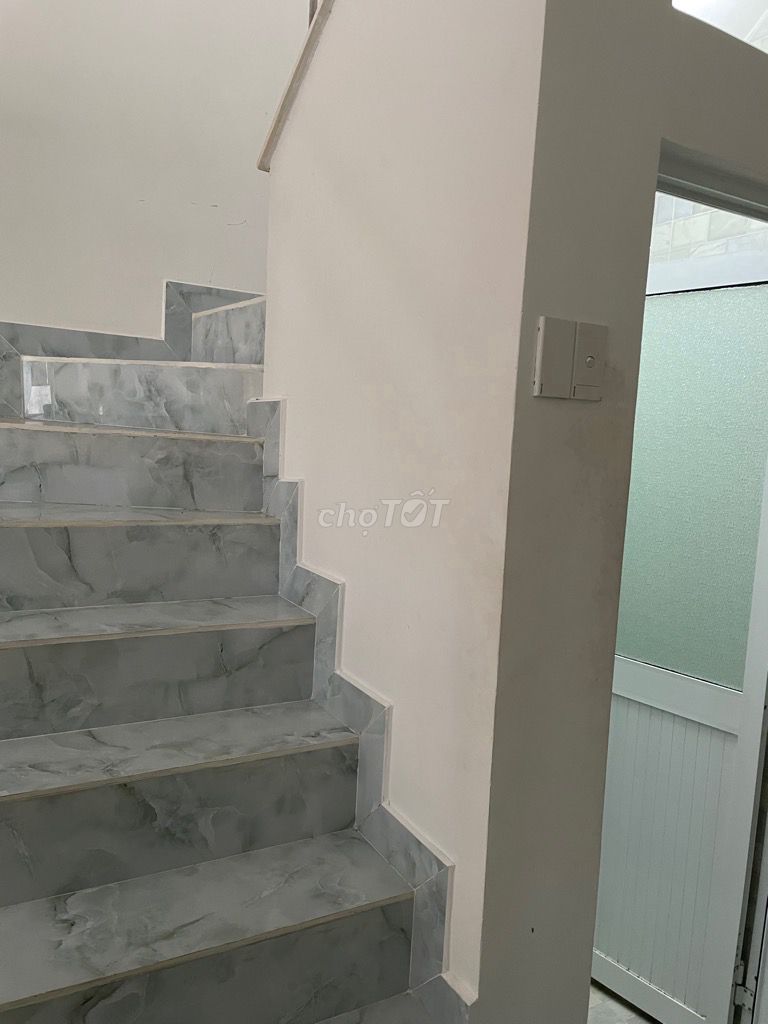 NHÀ MỚI MUA VÀO Ở NGAY, GÒ VẤP GIÁP BÌNH THẠNH - HẺM THÔNG- 40M2- 4TỶ5