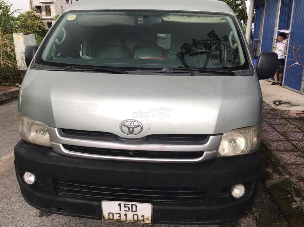 Toyota Hiace, серебристый, 3 места