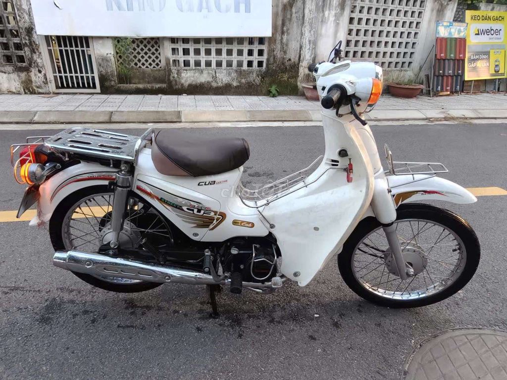 Xe máy Honda Cub 50cc Trắng
