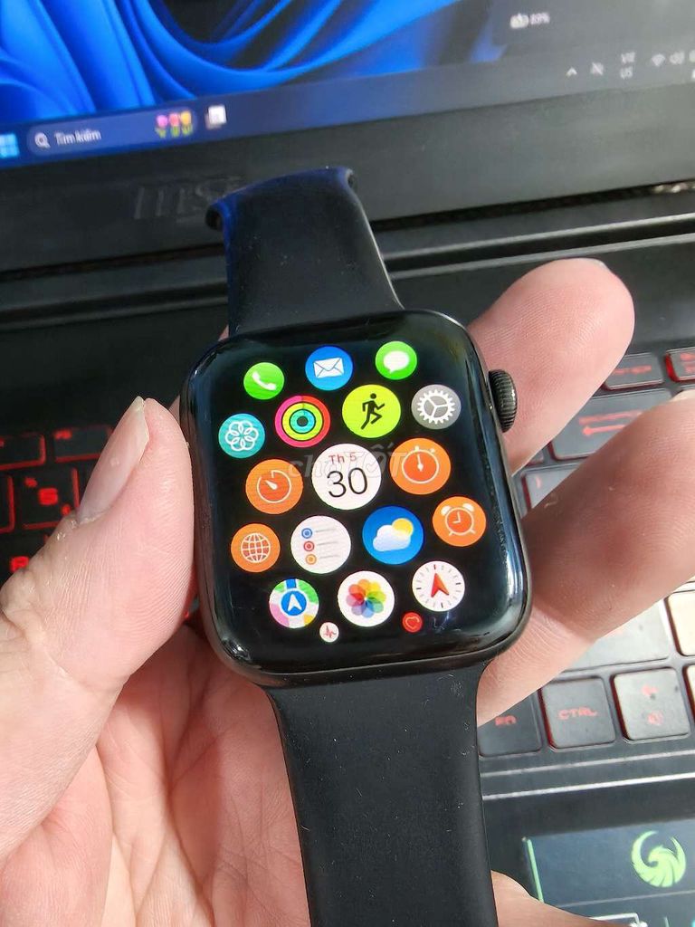 Apple Watch Series 5 Titanium Đen 44mm LTE . Mua bán Thiết bị đeo thông minh tại Thành phố Đà Lạt Lâm Đồng được đăng bởi phong hình 1