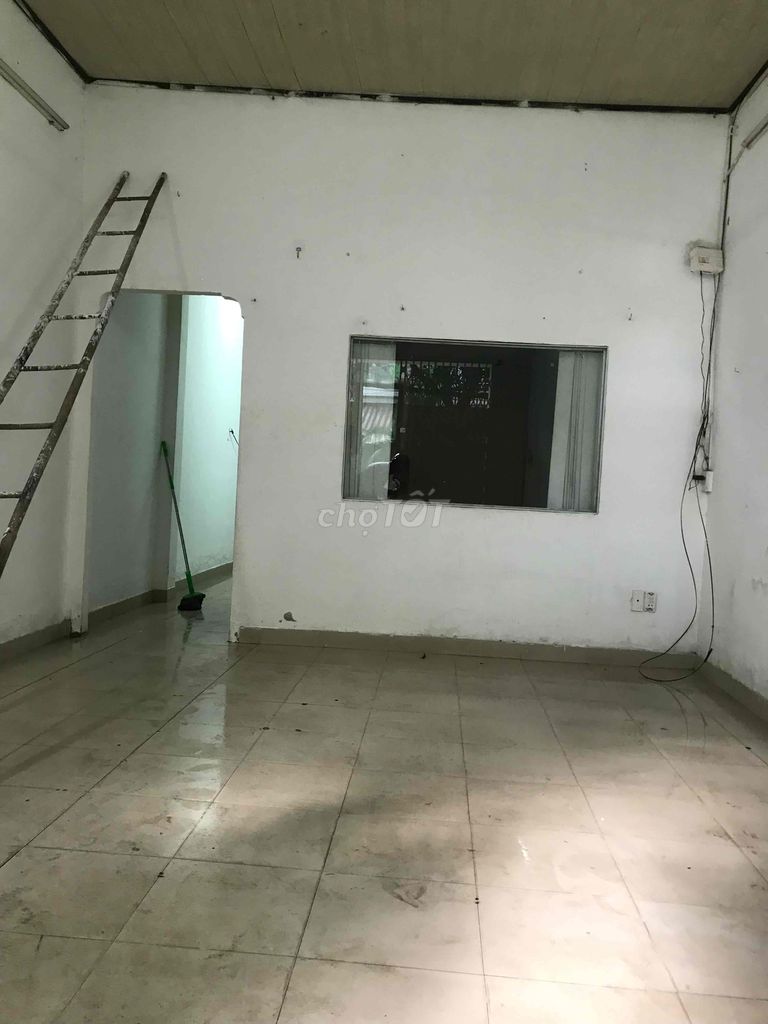 NHÀ CHO THUÊ MẶT TIỀN NỘI BỘ 4X18M 1 PN 1 TOLET XE HOI VÔ NHÀ