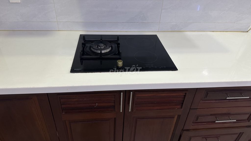 Bộ tủ bếp gỗ căm xe còn rất mới. Mua bán Tủ, kệ gia đình tại Quận 11 Tp Hồ Chí Minh được đăng bởi Thy hình 1