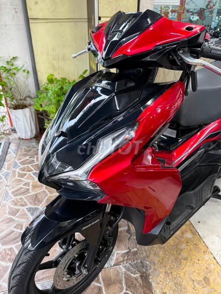Хонда Airblade 125 2021 красный черный Вьетнам