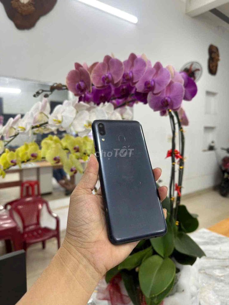 samsung M20 ram3/32 pin5000 màu xám. Mua bán Điện thoại tại Thành phố Buôn Ma Thuột Đắk Lắk được đăng bởi cầm đồ nguyễn phương hình 1