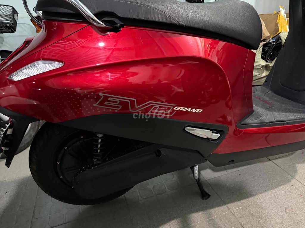 Электроскутер VinFast EVO Grand Красный 6000 км
