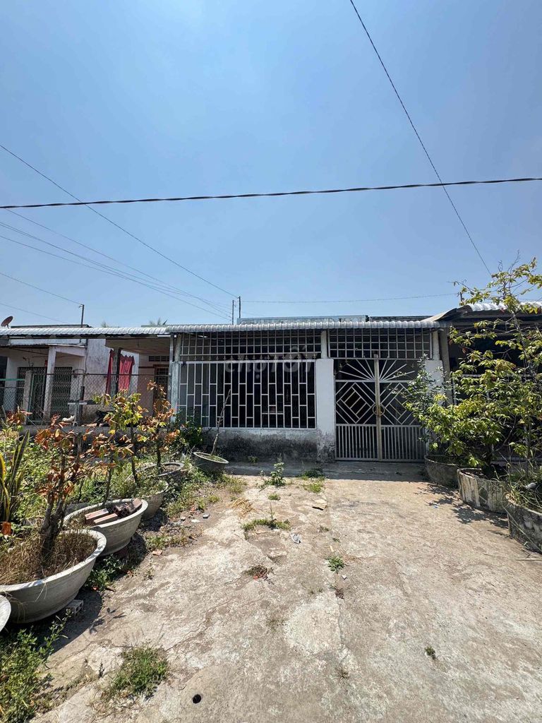 Nhà mặt tiền 9c cần bán