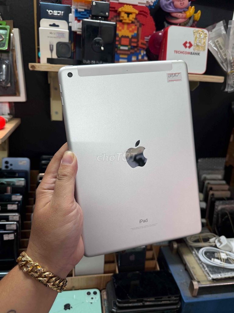 Apple iPad Gen 6 128GB Bạc 95%. Mua bán Máy tính bảng tại Quận Bình Thạnh Tp Hồ Chí Minh được đăng bởi SyTuan hình 1