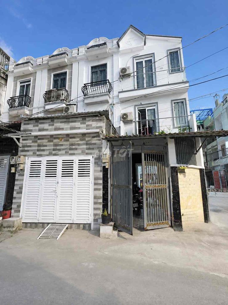 Căn góc 2 mặt đường hẻm xe hơi thông thoáng, đg Lê Văn Lương