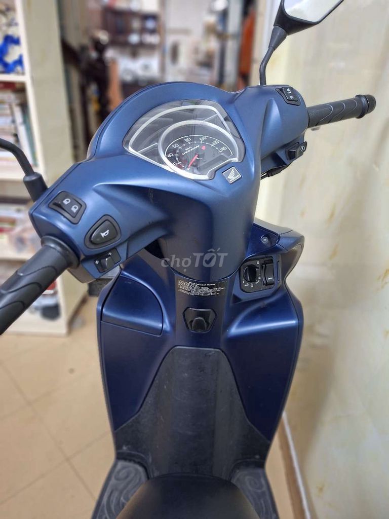 Xe Vision 2022 phiên bản có khóa Smartkey. Mua bán Xe máy tại Quận 1 Tp Hồ Chí Minh được đăng bởi Kim Xuyến hình 2