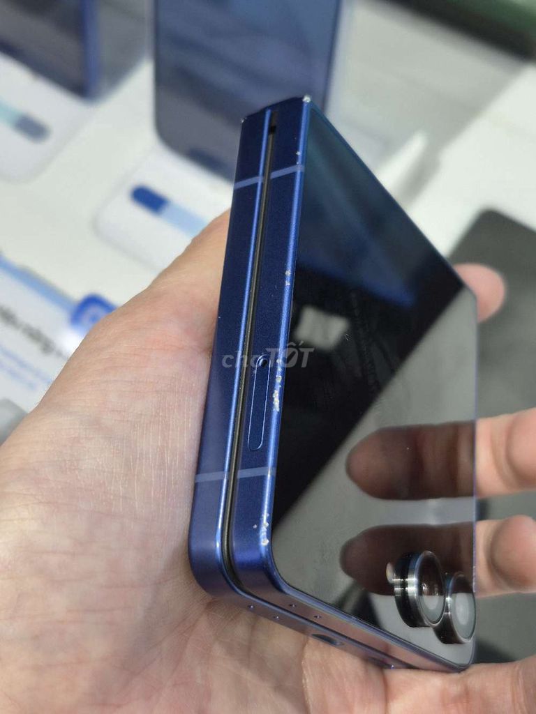 Samsung Z Flip 7 256GB Xanh. Mua bán Điện thoại tại Huyện Đông Anh Hà Nội được đăng bởi NGUYỄN THỊ THU hình 4