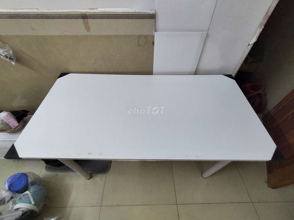 Bàn làm việc gỗ công nghiệp Trắng. Mua bán Bàn ghế tại Quận Bình Tân Tp Hồ Chí Minh được đăng bởi Kim Lân hình 1