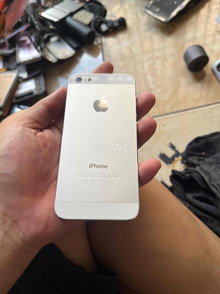 Vỏ iphone 5 white đẹp 98% zin đủ cáp nút khay sim. Mua bán Linh kiện (RAM, Card...) tại Quận Tân Phú Tp Hồ Chí Minh được đăng bởi Trương Hiệp hình 1