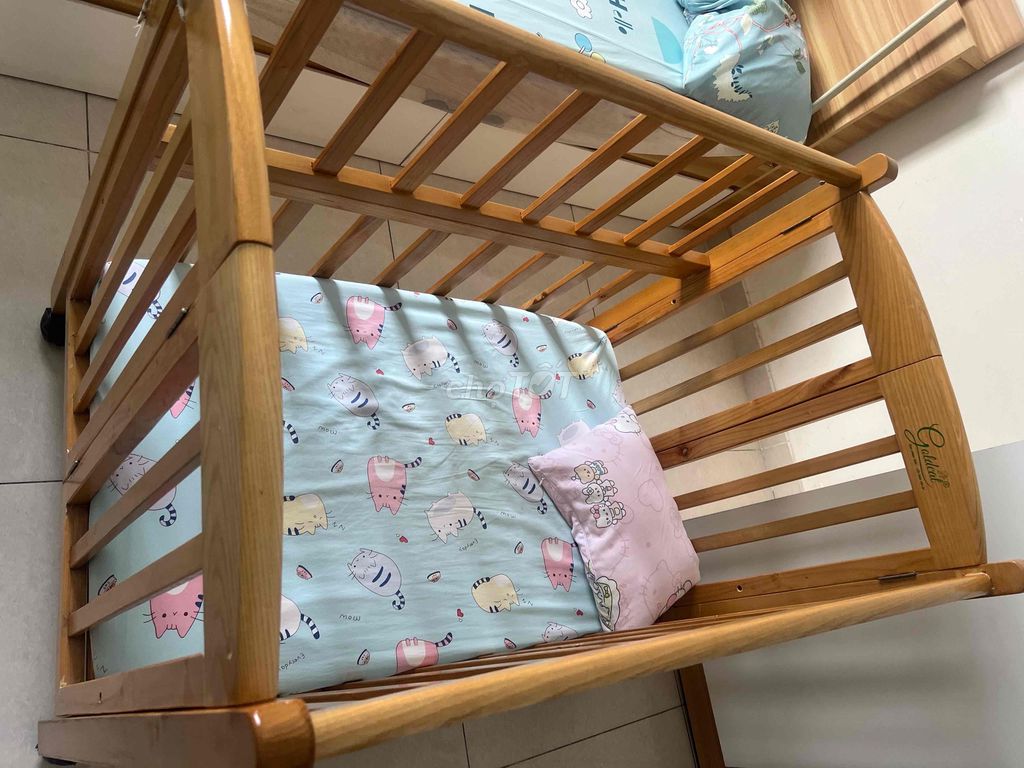Nôi cũi Goldcat Gỗ Nâu tặng kèm quây giá mới 2tr. Mua bán Mẹ và bé tại Quận Gò Vấp Tp Hồ Chí Minh được đăng bởi An hình 1
