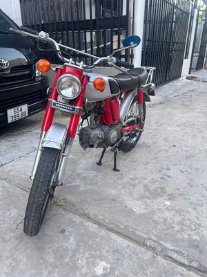 Honda 67 Đỏ, Bạc
