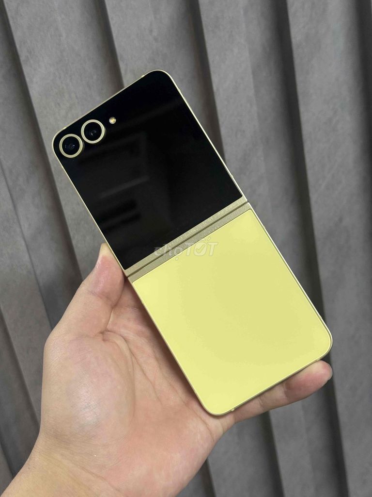 Samsung Zlip 6 256GB Vàng likenew. Mua bán Điện thoại tại Quận Bình Thạnh Tp Hồ Chí Minh được đăng bởi Tuấn 5G Giá Sỉ Sam hình 1