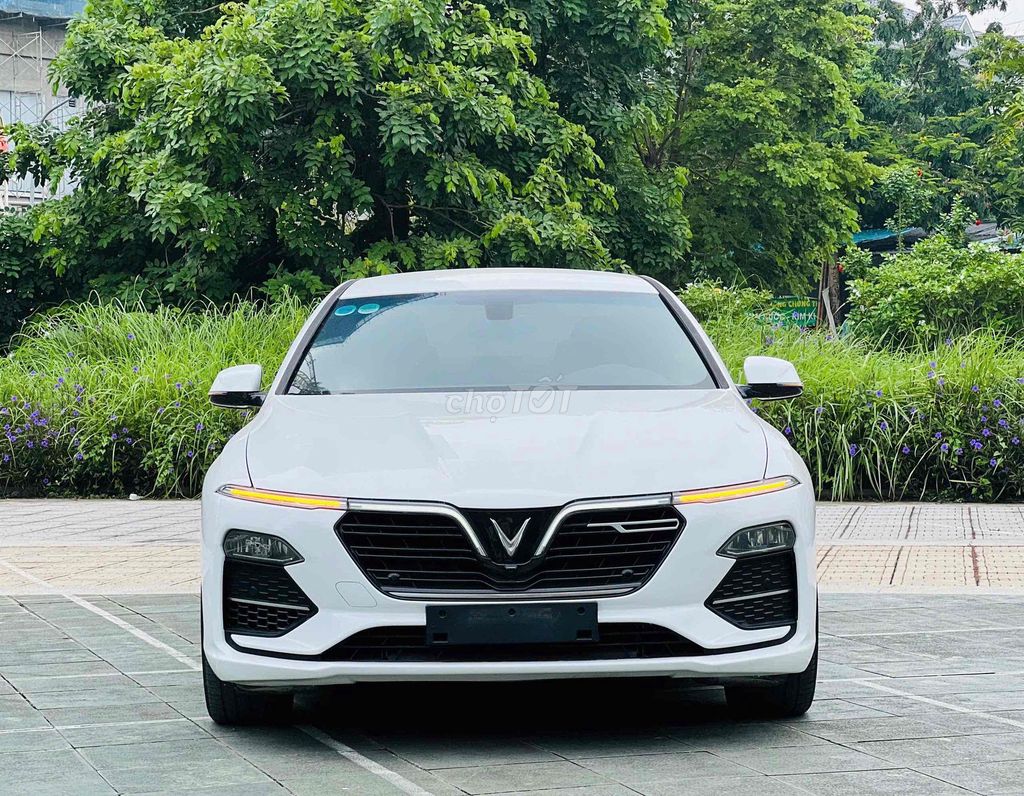 База VinFast Lux A 2021, белая, 6,8 тыс. км