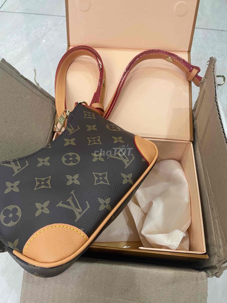 Túi xách nữ Nâu Monogram 19cm mới đẹp. Mua bán Túi xách tại Thành phố Biên Hòa Đồng Nai được đăng bởi Quinny Nguyễn hình 1