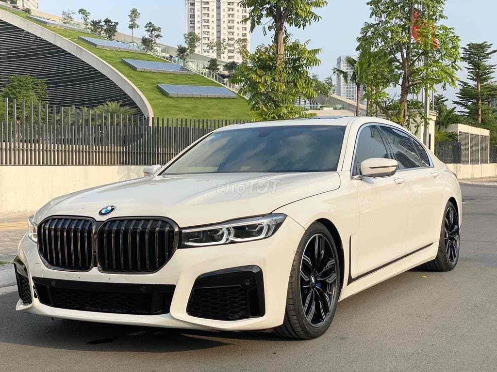 BMW 740Li белый 5-местный бензин