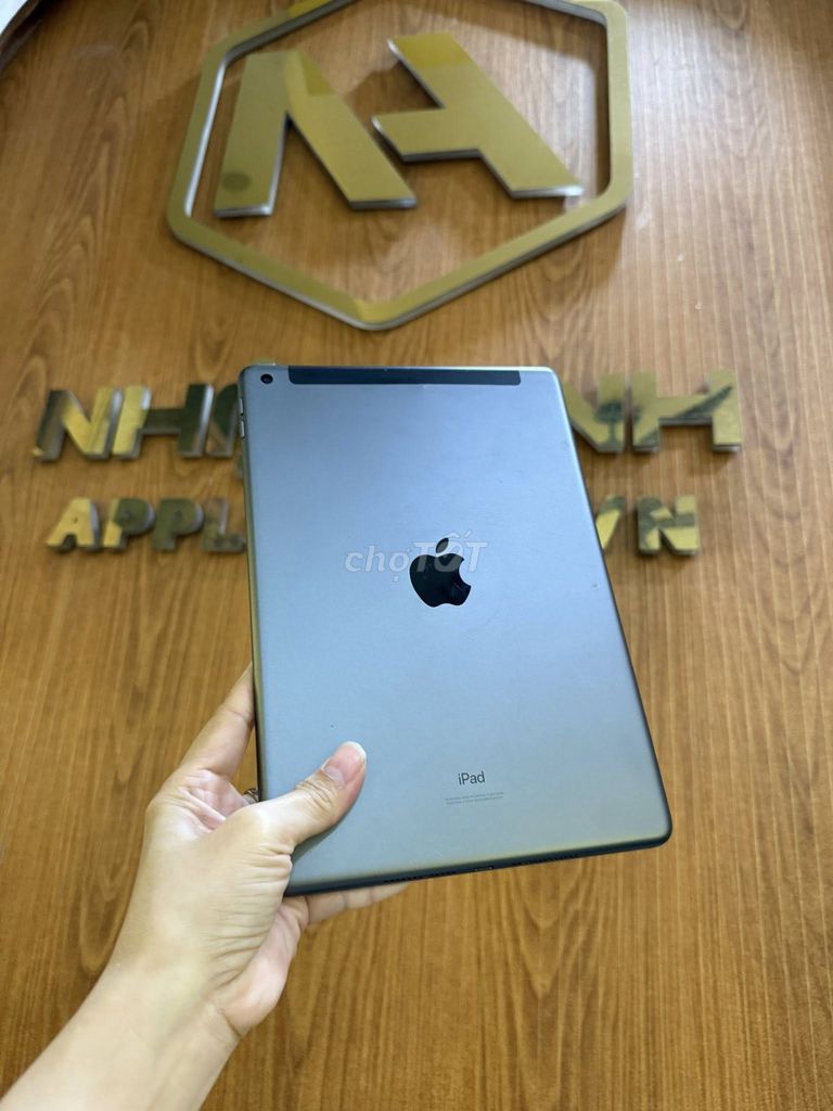 Apple iPad Gen 8 32GB Xám. Mua bán Máy tính bảng tại Quận Gò Vấp Tp Hồ Chí Minh được đăng bởi Nguyễn Thị Thu Hiền hình 1